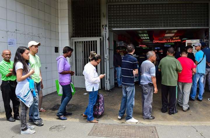 Hambre en Venezuela: ahora Nicolás Maduro amenaza con tomar las panaderías