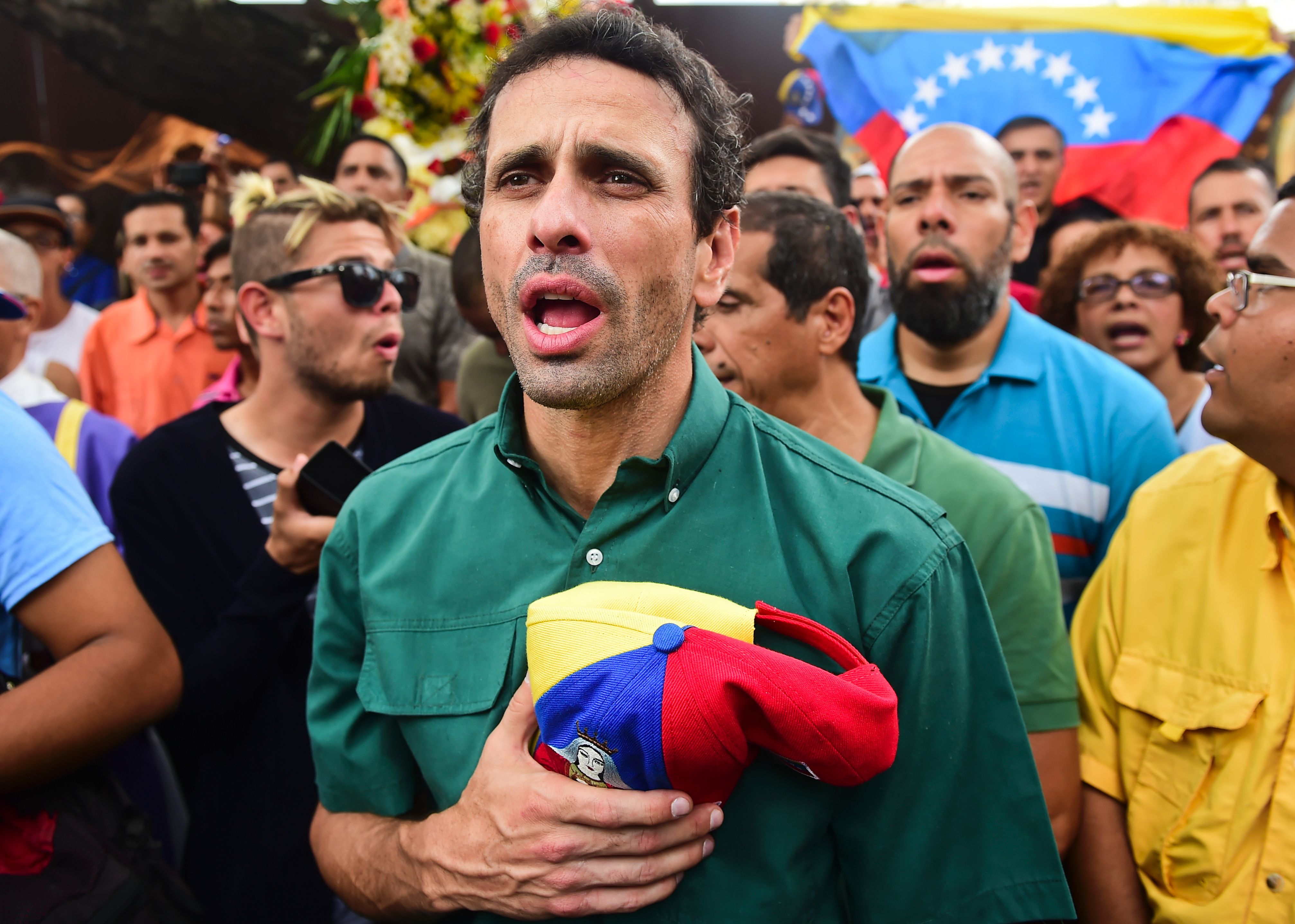 Venezuelan opposition leader Henry Capriles takes part in a march paying tribute to student Juan Pablo Pernalete -killed on the eve by impact of a gas grenade during a protest against President Nicolas Maduro- in Caracas, on April 27, 2017. Venezuela defied international pressure over its deadly political crisis as European lawmakers accused its government of "brutal repression" and US President Donald Trump called the country "a mess". Nearly a month of clashes at anti-government protests have left 28 people dead, according to prosecutors. / AFP / RONALDO SCHEMIDT