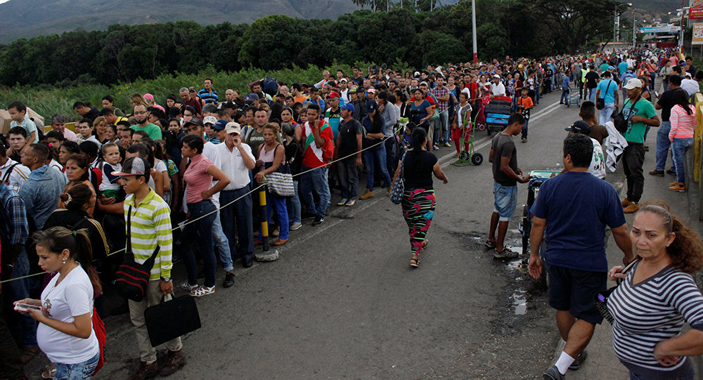 Salen de Colombia entre 1.500 y 8.000 venezolanos a diario