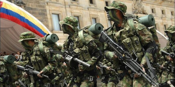 Colombia despliega fuerzas militares en frontera