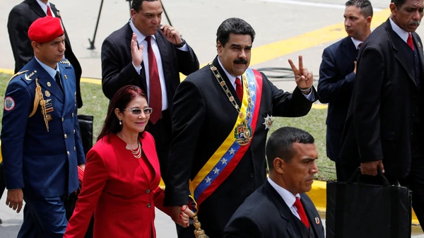 Maduro responde a sanciones de EEUU: «No se metan con la familia»