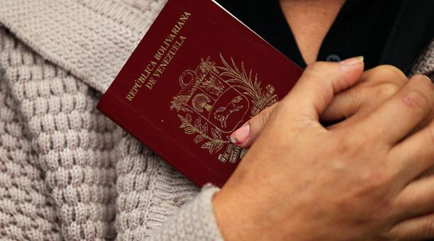 Guaidó pedirá a 60 países aceptar pasaportes vencidos de venezolanos