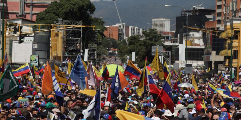 Guaidó pidió a los venezolanos salir a la calle este martes