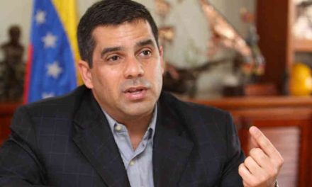 El expresidente del IVSS Carlos Rotondaro, pidió refugio en Colombia