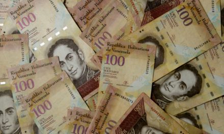Gobierno de Nicolás Maduro destina la mitad del presupuesto 2018 para «bonos protectores»