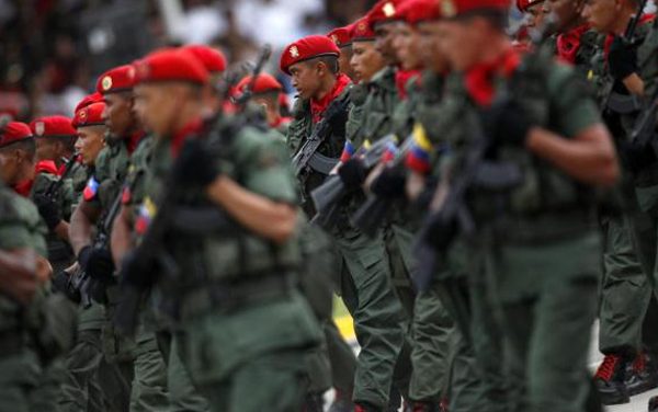 MILITARES DE VENEZUELA DESERTAN FILAS Y BUSCAN ASILO EN CÚCUTA