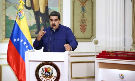 Maduro llama a a las familias venezolanas a “prepararse” con linternas, velas y agua