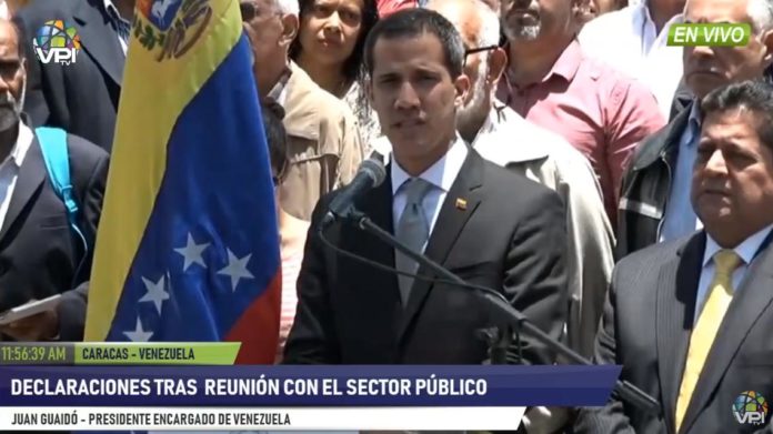 La arremetida de los colectivos contra la prensa que cubría la llegada de Guaidó a la AN