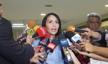 Asamblea Nacional declaró el abandono de cargo de Nicolás Maduro y exigió el desalojo
