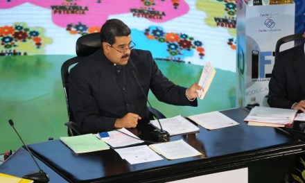 Presidente Nicolás Maduro firma certificación de 16 casas de cambio de criptoactivos
