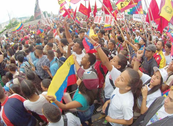 Guaidó felicitó a universitarios por la marcha y les reiteró su respaldo