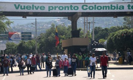 Gobierno de Venezuela moviliza armas a zona fronteriza